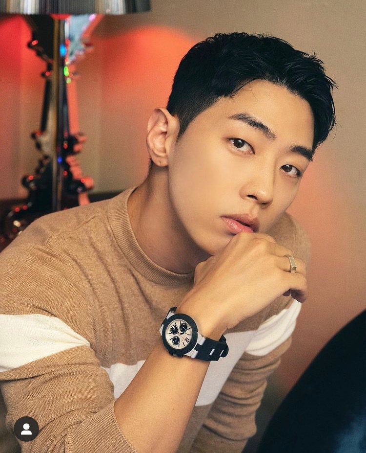 韓國當紅饒舌歌手Gray，在IG發布配戴寶格麗Aluminium腕表的照片，照片神似台灣男星蔡凡熙。圖／取自Gray官方IG