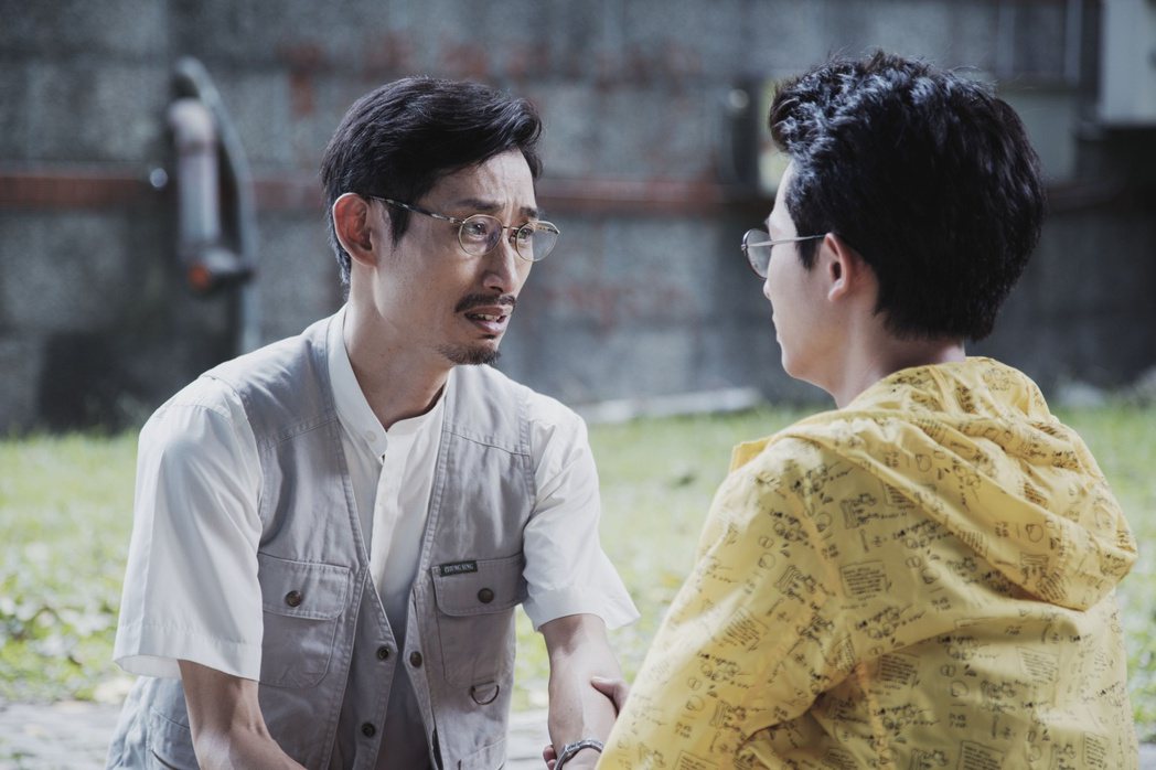 陳竹昇（左）在HBO Asia原創影集「戒指流浪記」中父子關係卡卡。圖／HBO ...