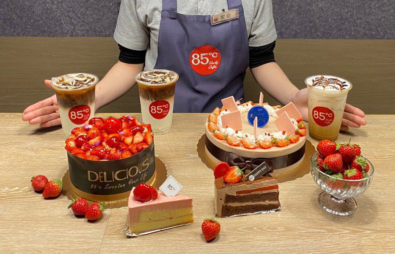 85℃推出４款草莓季蛋糕，還有3款拿鐵新品上市。圖／85℃ 提供