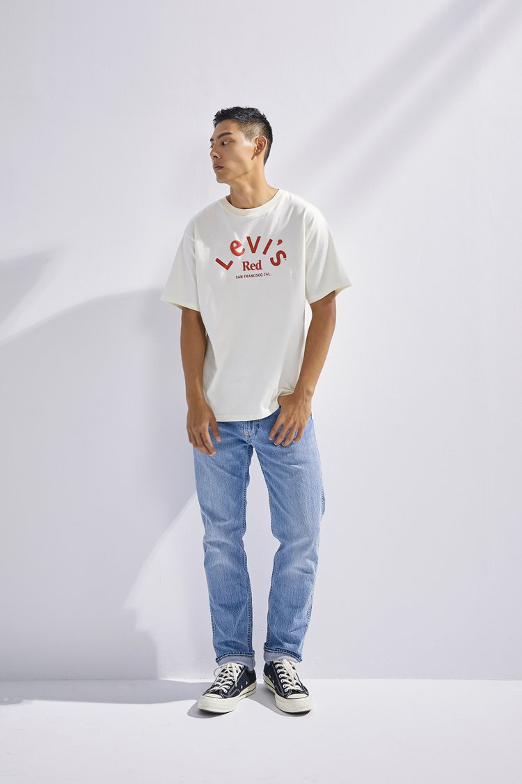 LEVI'S RED 502 舒適錐形窄管牛仔褲4,590元。圖／LEVI'S提供