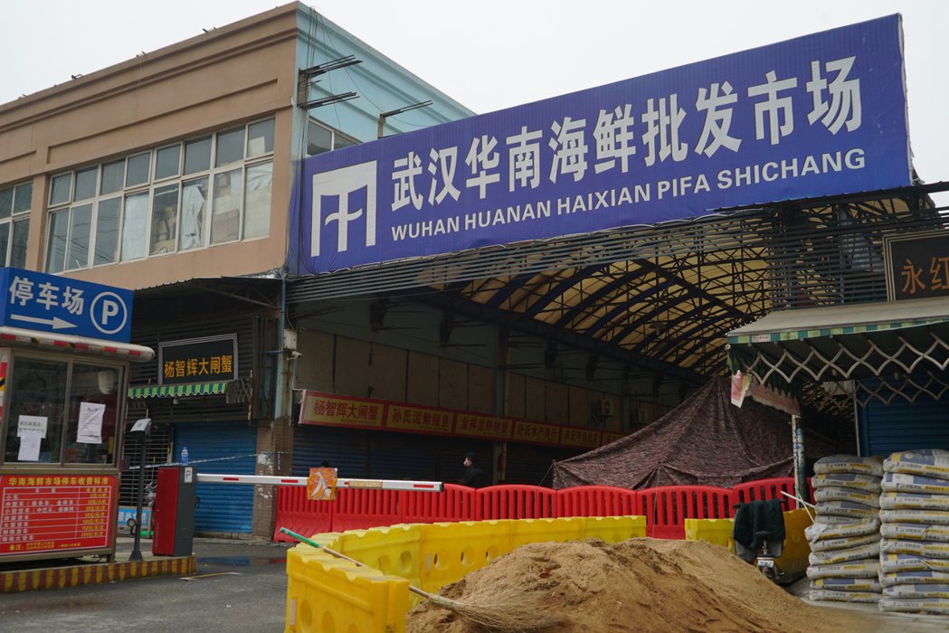 回到2020年1月21日，中國當局當時關閉了武漢華南海鮮市場，該市場許多相關人員...