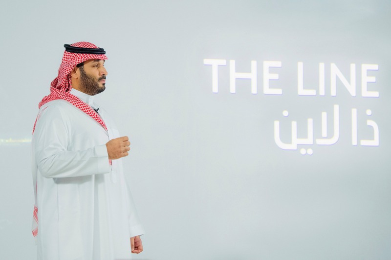 沙烏地阿拉伯王儲薩爾曼親王10日宣佈，將在沙漠城市「新未來」中，打造一個零汽車、零馬陸、零碳排放的未來城市「The Line」。路透