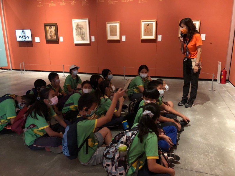 台南市教育局推「文化美感輕旅行」讓學生走進藝術殿堂體驗與學習。記者鄭惠仁／翻攝