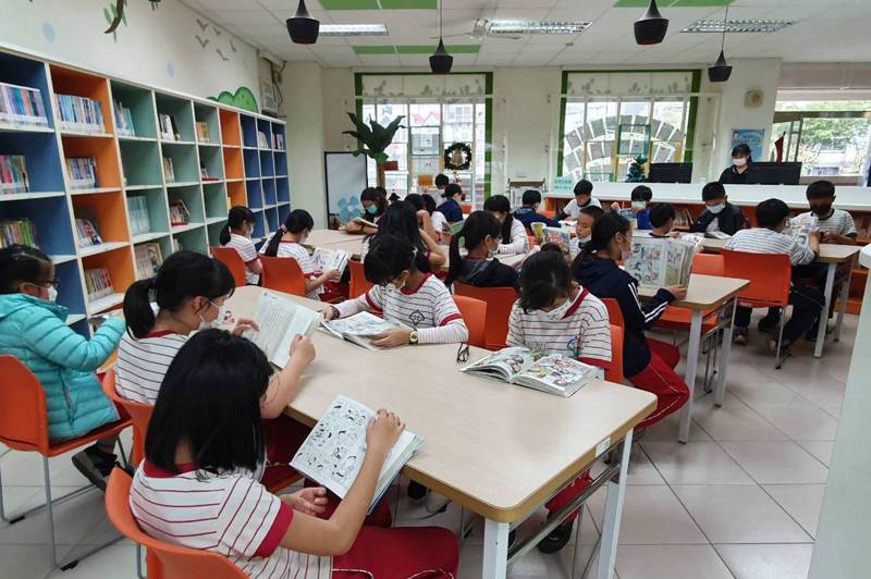 台南縣市合併後，打造舒適閱讀環境，提升學生閱讀興趣。記者鄭惠仁／攝影