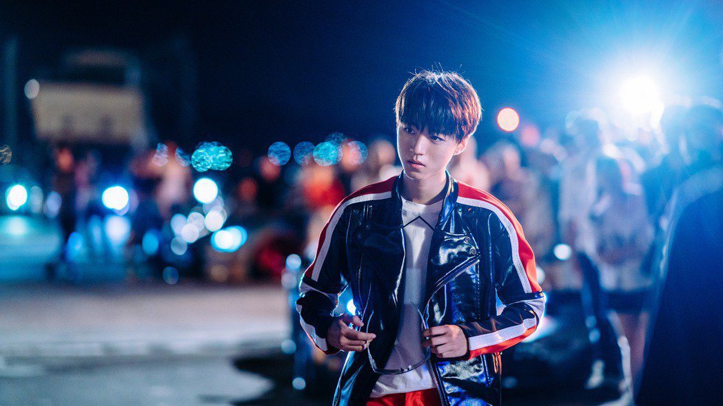 王俊凱在「叱咤風雲」客串演出一名年輕車手。圖／創映電影、量能影業提供