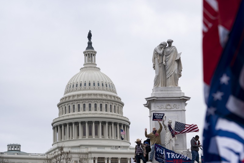 華盛頓當地時間6日發生暴力示威。部分示威者衝進國會大廈，與警方發生衝突。  新華社