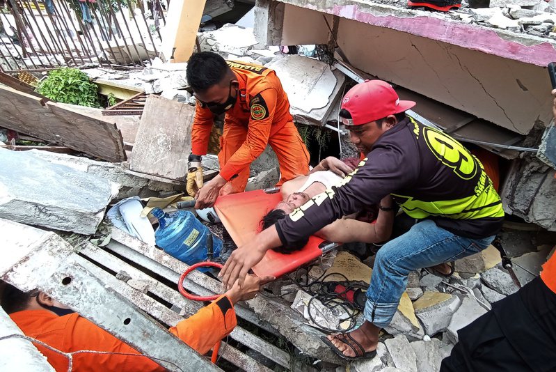 印尼6.2强震造成数百人受伤。路透(photo:UDN)
