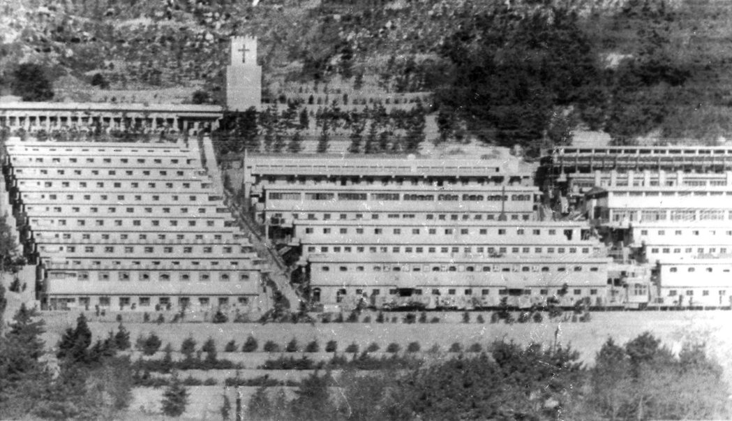 圖為兄弟福祉院。位於釜山、在1970-80年代間運作的兄弟福祉院事件，與仙甘學園...