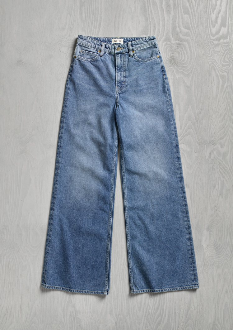 H&M x Lee聯名系列女裝寬版牛仔褲1,499元。圖／H&M提供