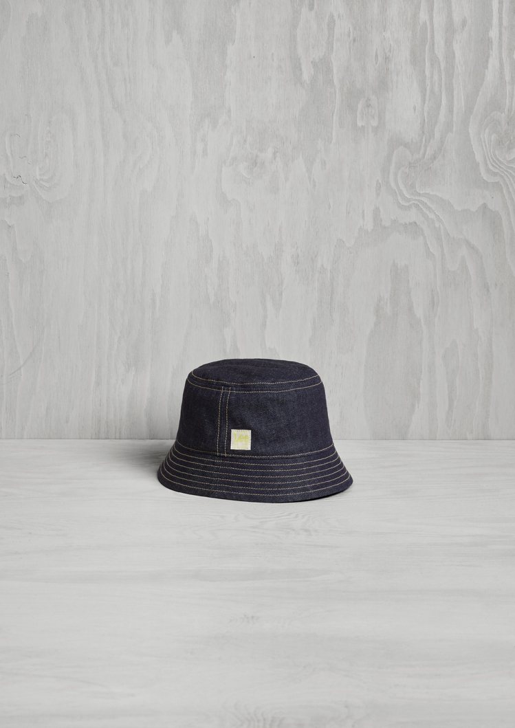 H&M x Lee聯名系列漁夫帽1,499元。圖／H&M提供