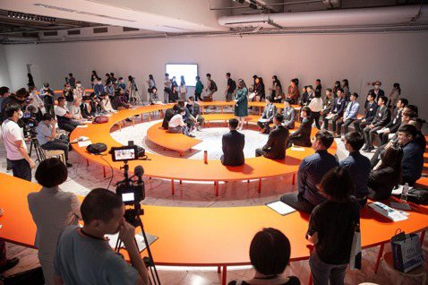 懸而未決的「公共」：2020台北雙年展公眾計畫「協商劇場」