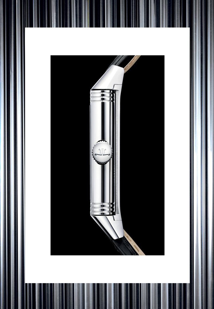 長方形表殼的Rerveso系列腕表，最早是為保護表面而設計，結構相當繁複、也具備1920年代的Art Deco風格。圖 / 積家提供。