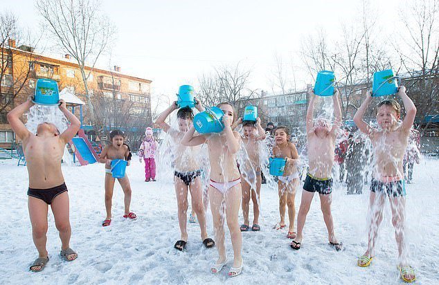 医生证实此训练能让孩子健康地度过流感季节，据统计数据显示，淋湿组中有95％的孩子保持健康，其余则只有75％。The Siberian Times(photo:UDN)