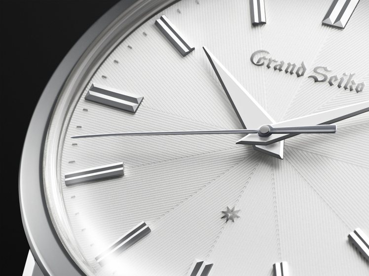 Grand Seiko服部金太郎160歲誕辰紀念腕表，表盤為多層結構，並細膩的刻畫了放射紋路。圖／Seiko提供
