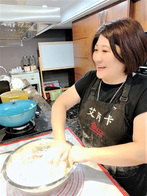 鄒碧玫由空軍飛行員妻子變身為廚藝老師，開創出新事業。 圖／鄒碧玫 提供