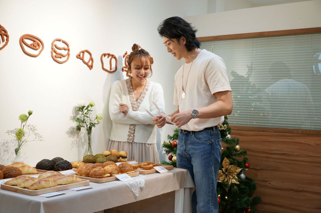愛紗出席懷秋與朋友開設的麵包店「平嚐心」。圖／JFJ提供