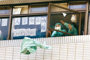 當年SARS風暴引起的爭議，即是台北市和平醫院封院。圖／聯合報系資料照片