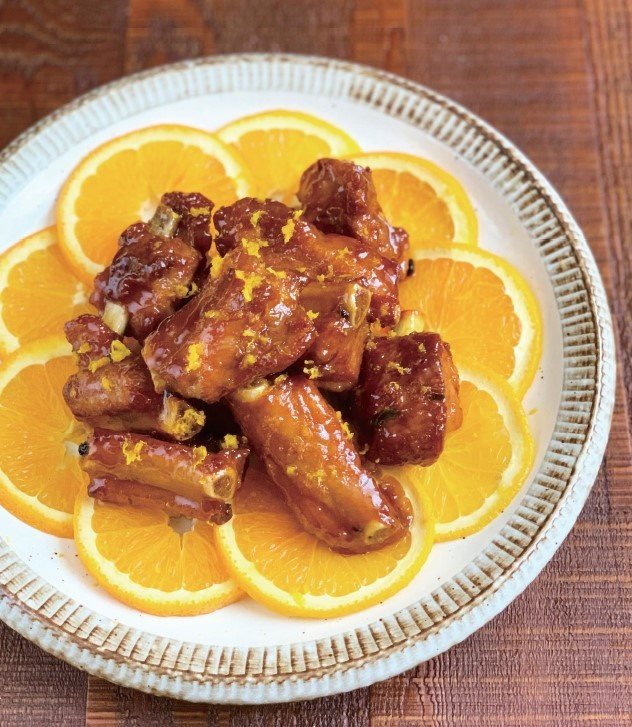 橙汁排骨是常見餐廳宴客菜。 圖／野人文化 提供