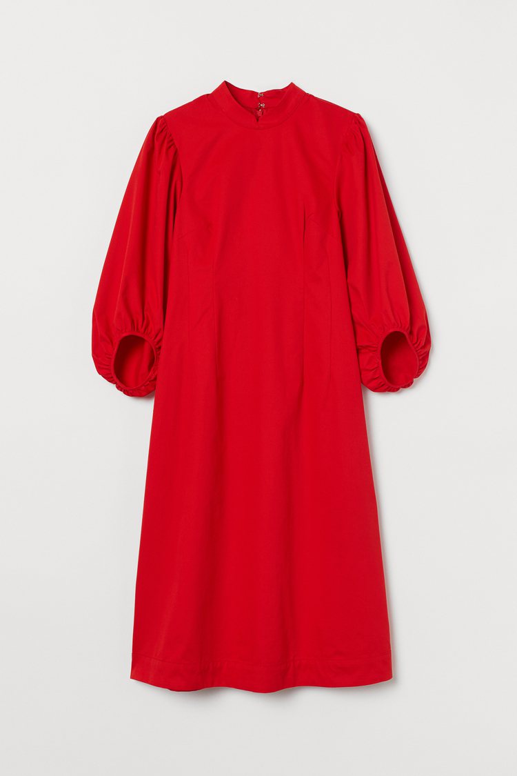 H&M新春系列女裝連身長袖洋裝999元。圖／H&M提供