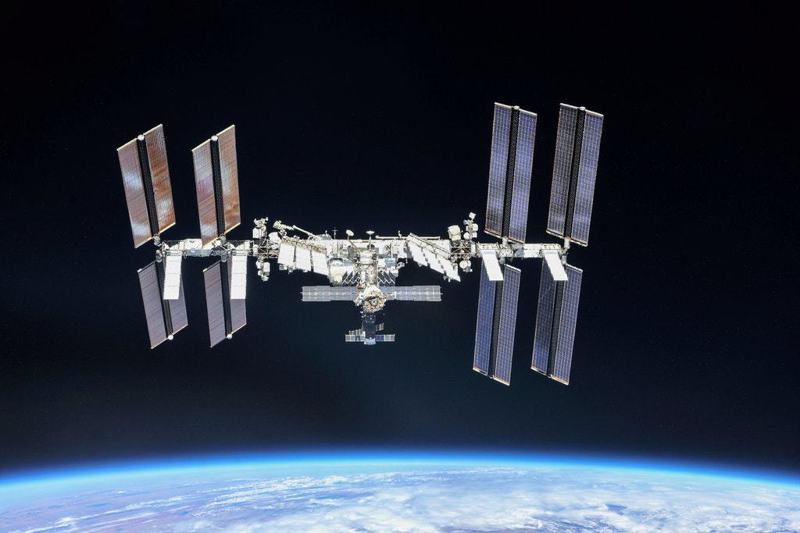 美國民間太空旅行首發團將在國際太空站（如圖）漫遊八天。圖／NASA提供