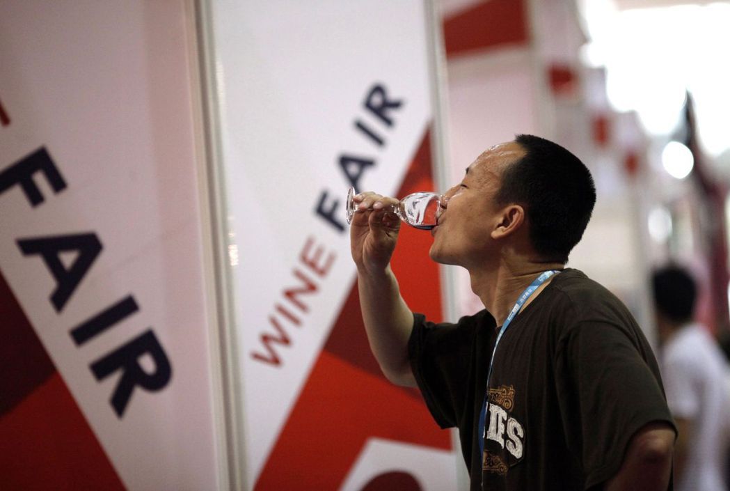 就中國紅酒市場來說，目前大宗的消費習慣仍傾向於國外酒莊的品牌，而中國國內的紅酒熱...