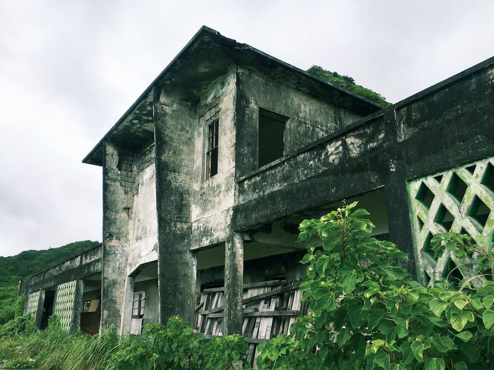 蘭嶼萬壽新村，後改為「勵德班」監獄，今原址廢棄。（圖／胡佳君提供）