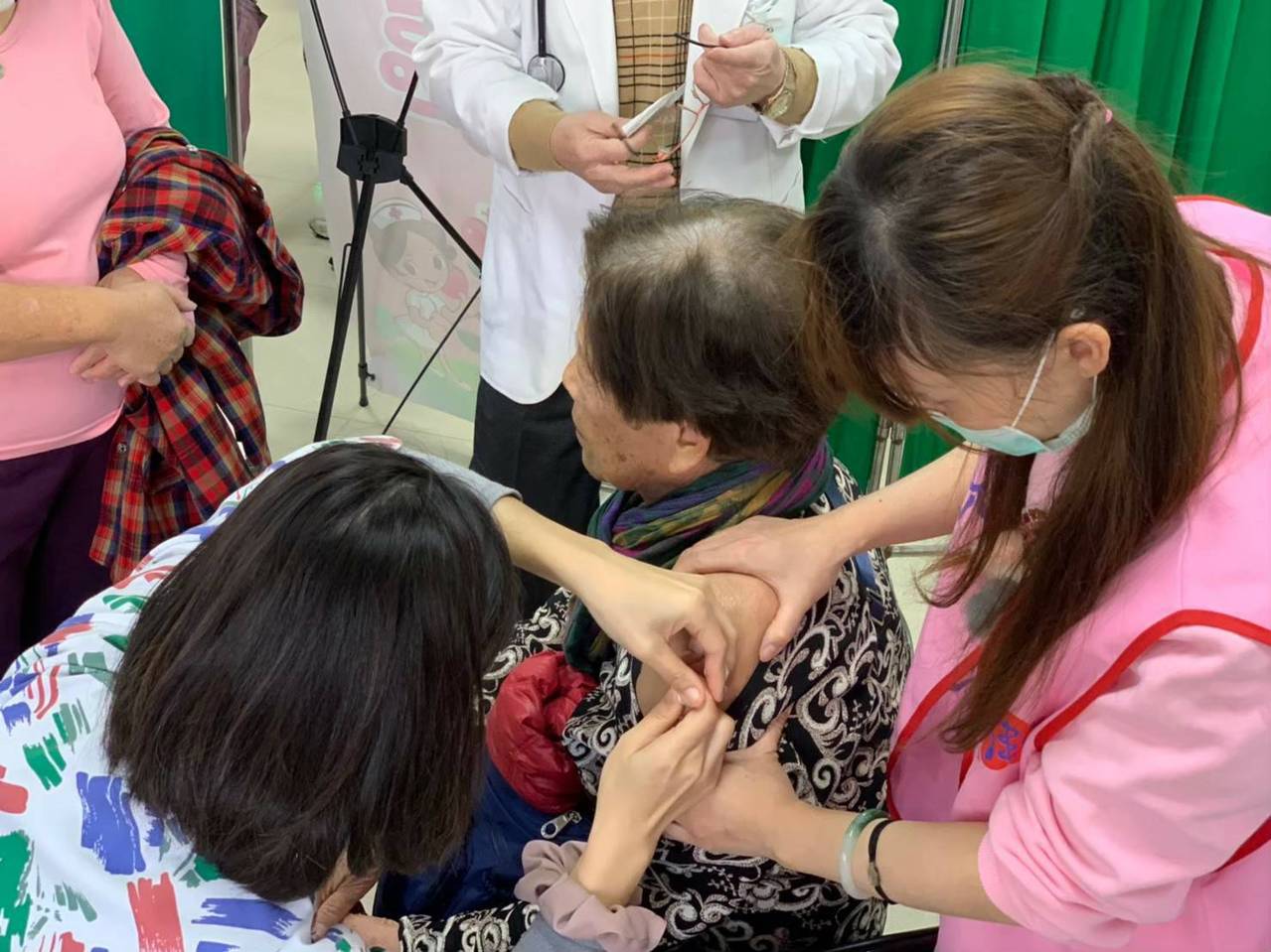 新竹市公費流感疫苗今天起配送8740劑3區衛生所及合約院所，市府衛生局呼籲民眾盡快接種。圖／新竹市政府提供