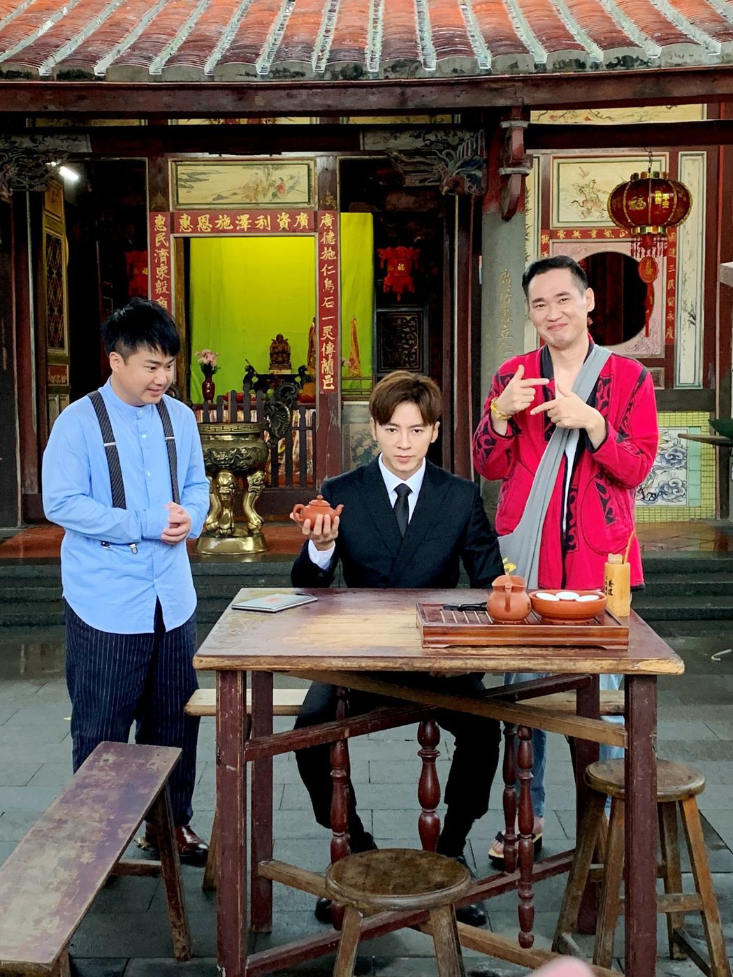 小應(右起)、李國毅、地球自嘲是「三神卡卡」。圖／三立提供