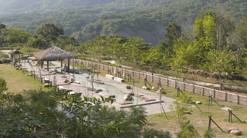 去年1月重新啟用的「花賞溫泉公園」，可泡湯又可露營。 圖／茂林國家風景區管理處提...