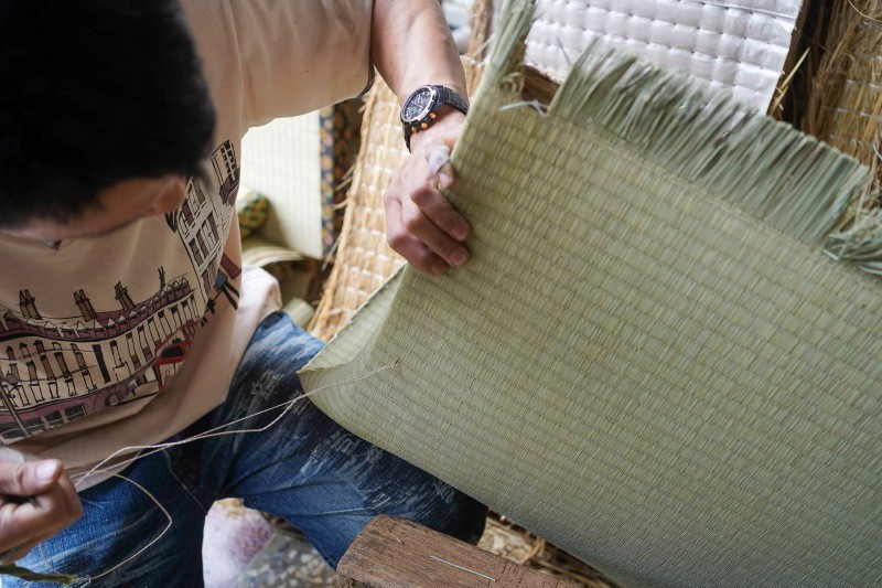 台南泉興榻榻米是台灣少見手工榻榻米工藝，從日治時期存在至今。圖／匠生活提供