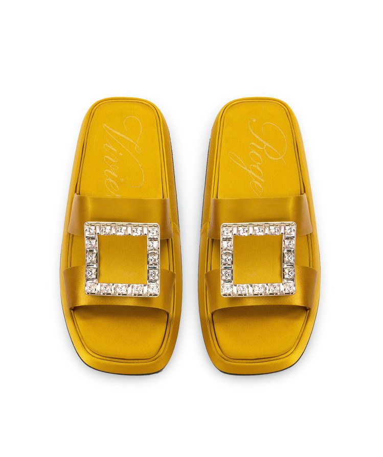 Vivier Slide金黃色緞面鑽釦拖鞋，49,900元。圖／Roger Vivier提供