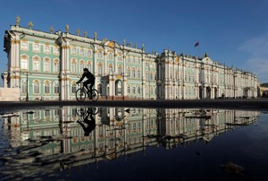 俄國聖彼得堡的隱士廬博物館正在展出俄國沙皇時代的著名珠寶法貝熱彩蛋。路透