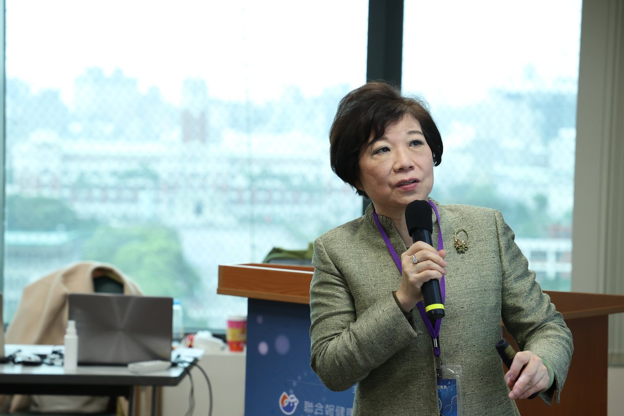 聯合報健康事業部日前舉辦全癌基因檢測專家會議，台灣癌症基金會副執行長蔡麗娟指出，對於ＮＧＳ，經濟負擔是重要考量，期待能有健保給付。記者葉信菉／攝影