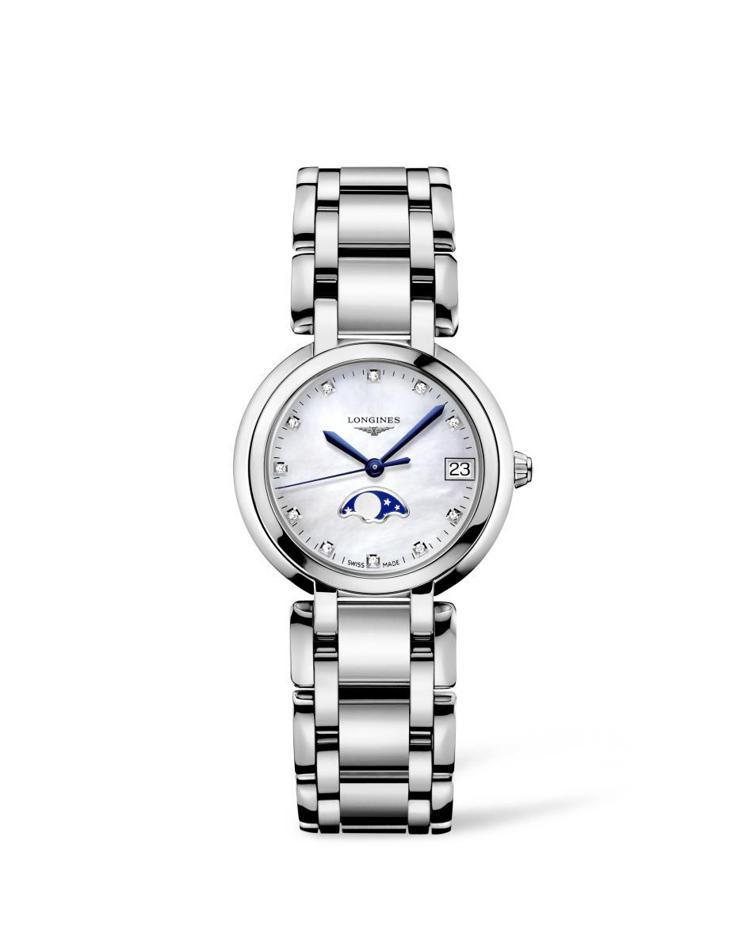 浪琴PrimaLuna新月系列腕表以精鋼表殼搭配珍珠母貝表面、鑽石時標，月相顯示，是手腕上的輕珠寶。圖 / 浪琴表提供。 釋俊哲