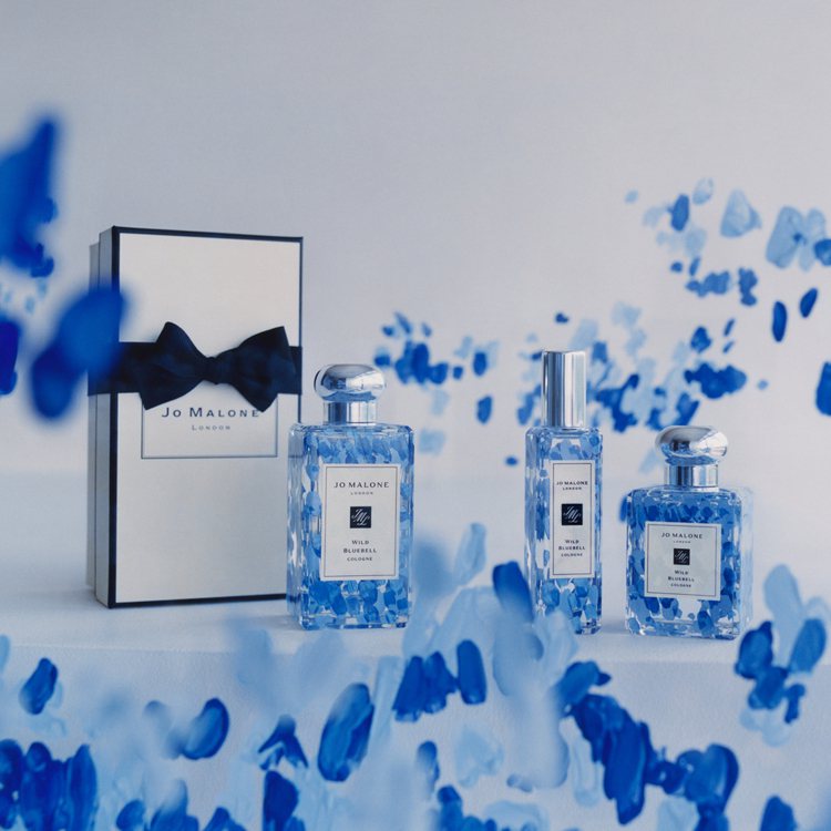 Jo Malone London 藍風鈴限量彩繪系列香水/30ml2,700元、50ml3,650元、100ml5,400元。圖／Jo Malone London提供
