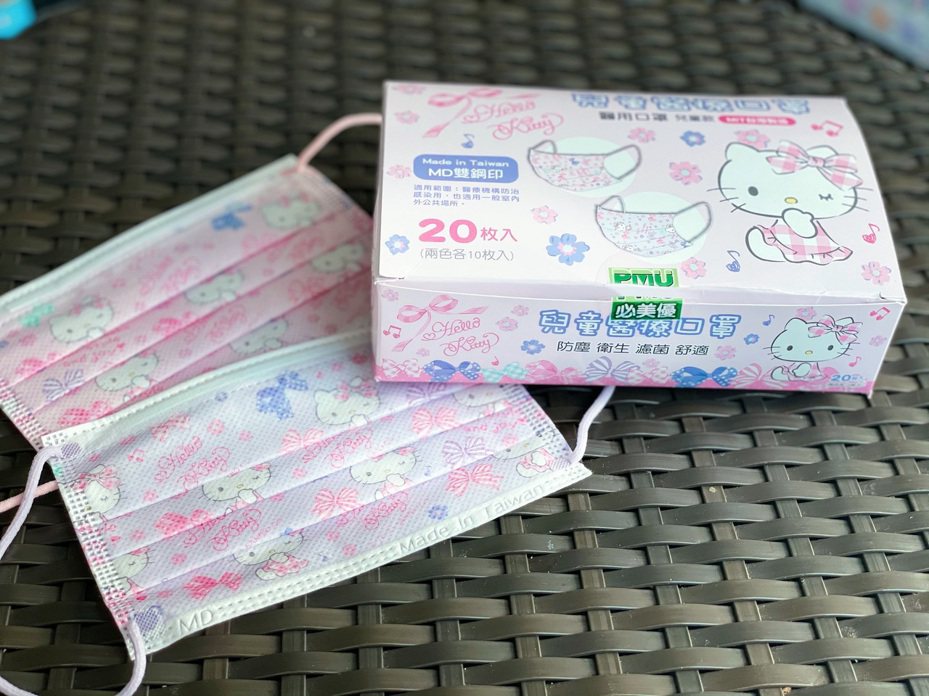 「Hello kitty兒童醫療口罩」每盒20片，共有兩種顏色，分別為粉紅色與紫色。（照片提供：全聯）