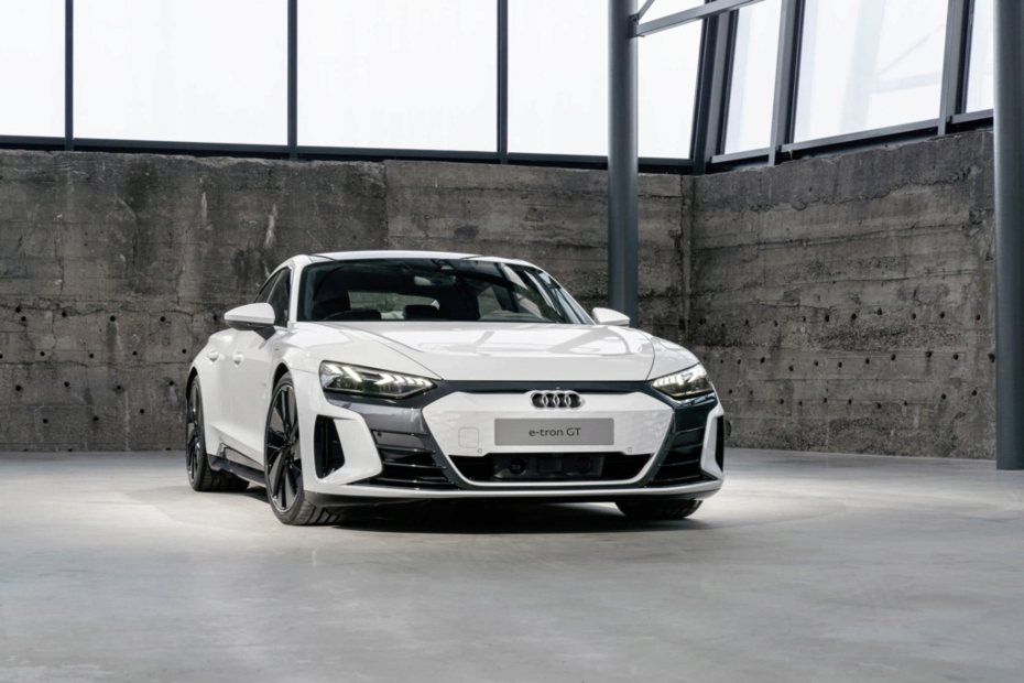 全新Audi e-tron GT發表前流出量產版真面目。 摘自Cochespias