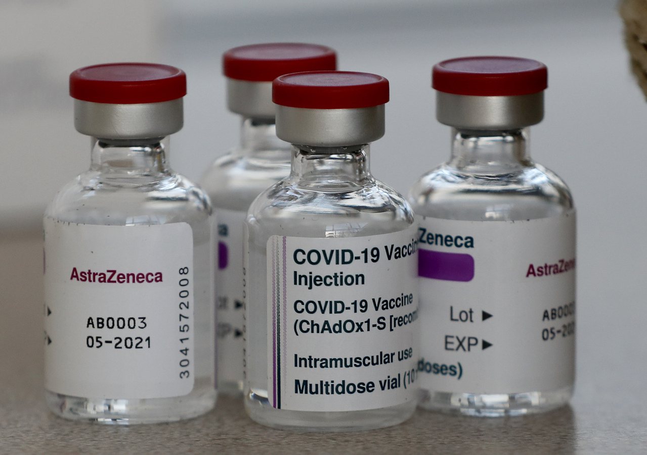 英國阿斯特捷利康製藥公司6日表示，根據實驗的初步數據，該公司與牛津大學合作研發的新冠疫苗，對源自南非的變種病毒只有有限的防護效力。美聯社
