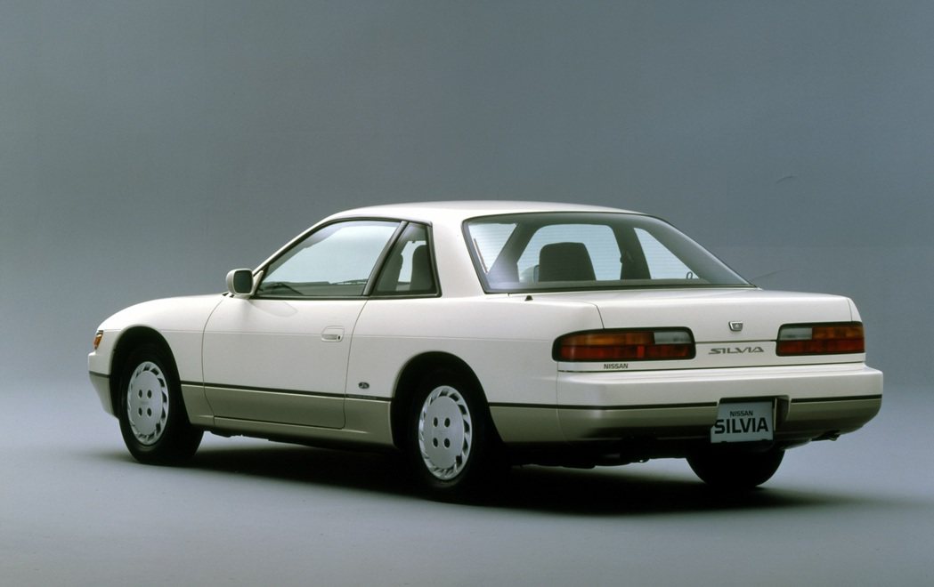 Nissan Silvia S13。 摘自Nissan