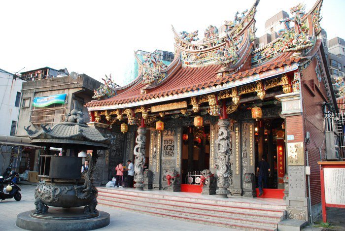 桃園南崁五福宮創立至今已三百多年，是全台最古老的財神廟，在1985年被國家列為三...