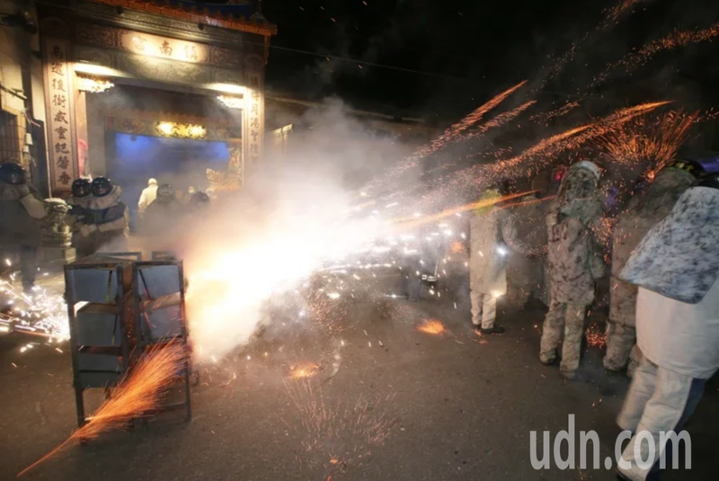 台南鹽水蜂炮為每年元宵節地方盛事。圖／本報資料照片