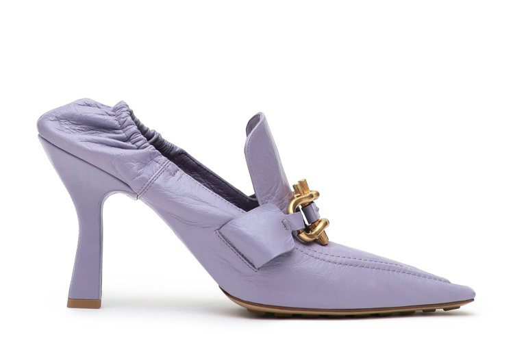 The Madame小羊皮跟鞋(薰衣草)，33,700元。圖／Bottega Veneta提供