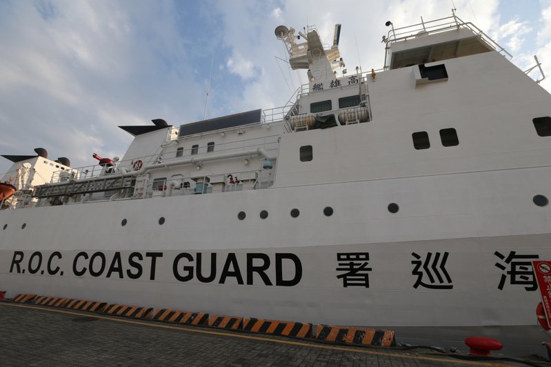 海巡署將陸續把所屬艦艇塗上明顯的TAIWAN字樣，成為社會焦點，圖為靠泊在高雄駁二碼頭的海巡署艦艇。圖／聯合報系資料照片