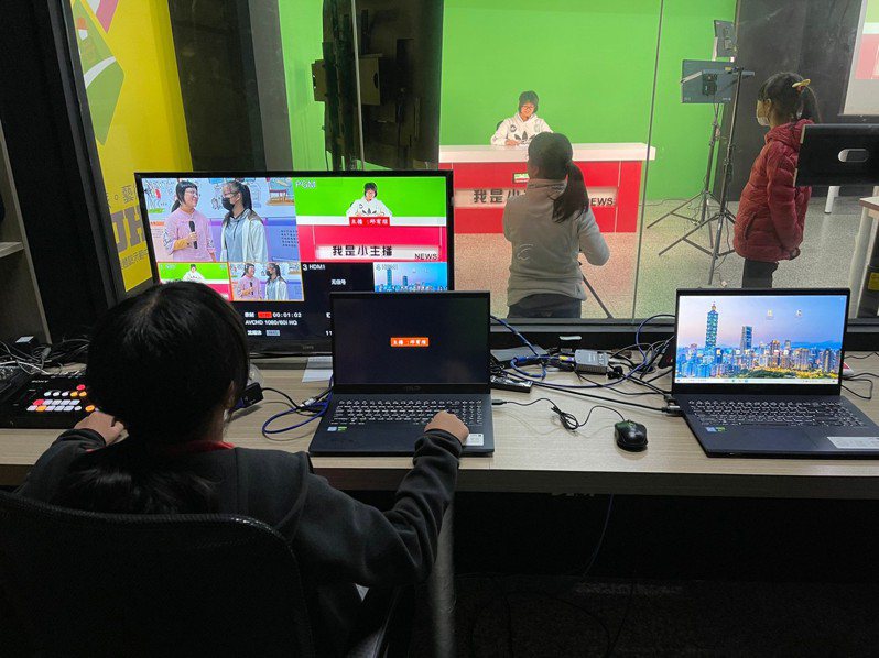 教育部在全台設置45所職探中心，南投縣埔里國中舉辦小小電視台初體驗。圖／教育部提供