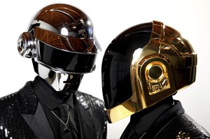 法國傳奇電音雙人組「傻瓜龐克」（Daft Punk）成軍28年，22日無預警宣布解散，令全球歌迷大呼惋惜。美聯社
