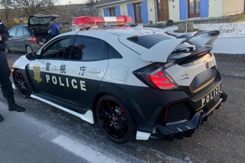 不是日本警察的新車？男子開著警車塗裝Honda Civc Type R被捕！