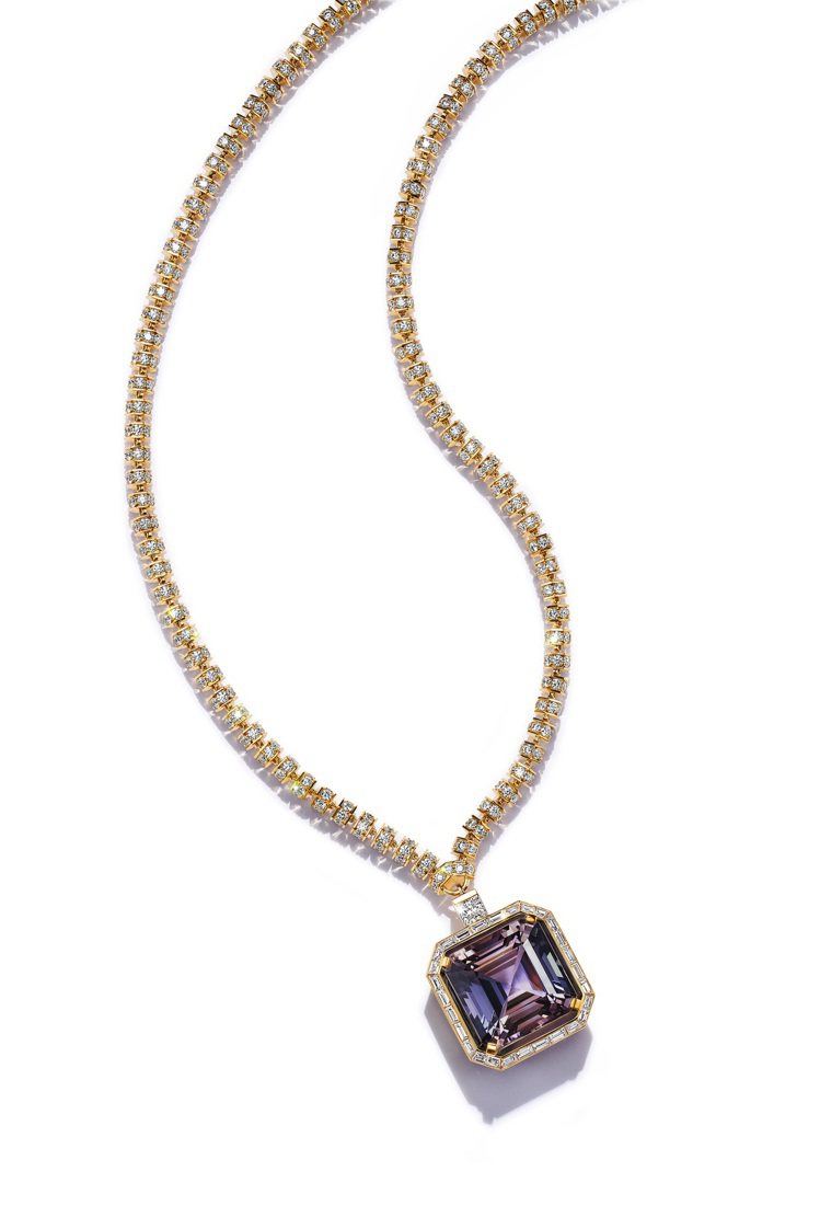 好萊塢女星蓋兒加朵配戴Tiffany高級珠寶18K金雙色黝簾石與鑽石項鍊。圖／Tiffany提供