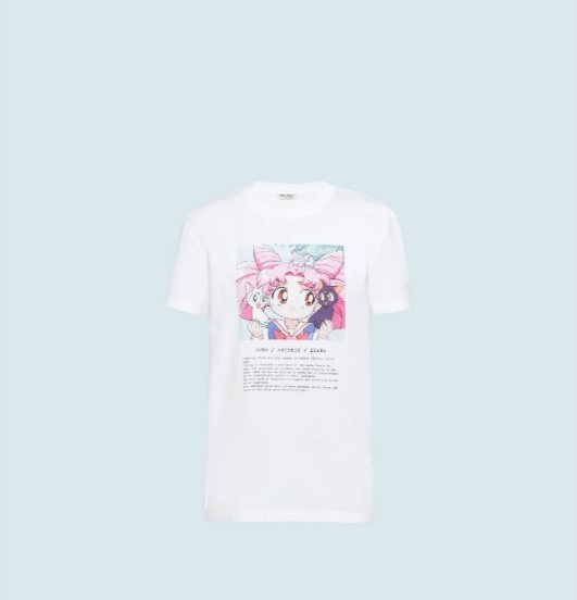 MIU MIU全新限定版的T-Shirt，讓電影和動畫迷們可以把喜歡的作品穿上身。圖／摘自官網