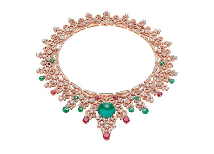BVLGARI BAROCKO系列頂祖母綠、紅寶石與鑽石項鍊，8,954萬元。圖／寶格麗提供
