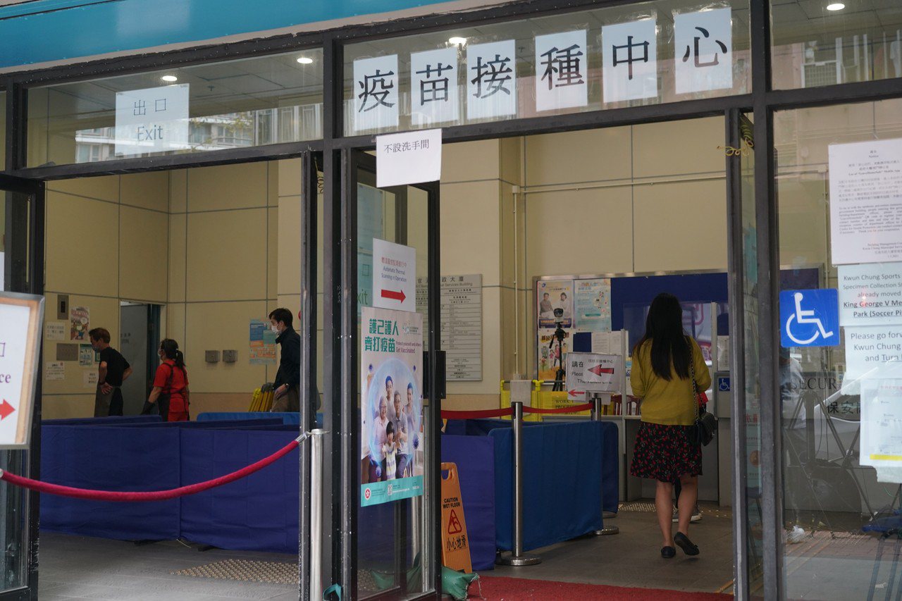 香港一名63歲男子日前接種中國科興公司生產的滅活疫苗後死亡，當局雖強調未能確定死因，但事件已產生負面效應。